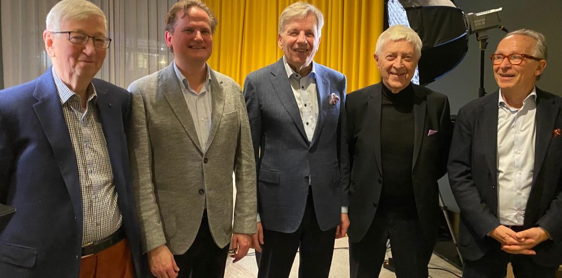 Sinivalkoisia säikeitä tähtilipun alla - kirjan julkistustilaisuus Helsinki