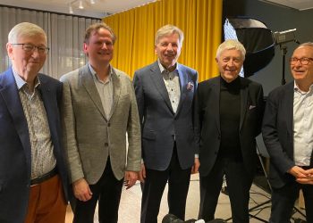 Sinivalkoisia säikeitä tähtilipun alla - kirjan julkistustilaisuus Helsinki